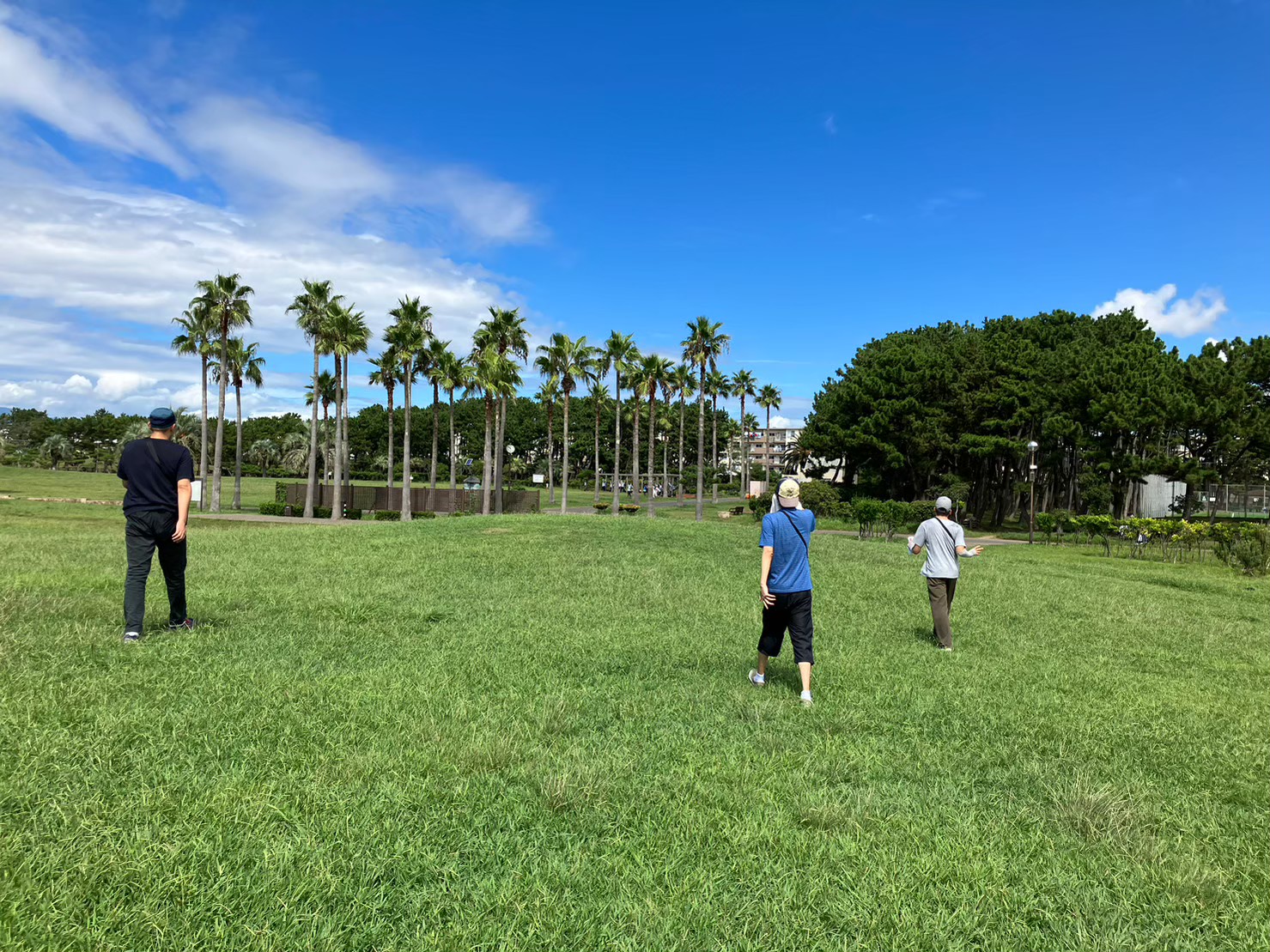 木曜クラブのメンバーと県立海浜公園のおそうじにいきませんか